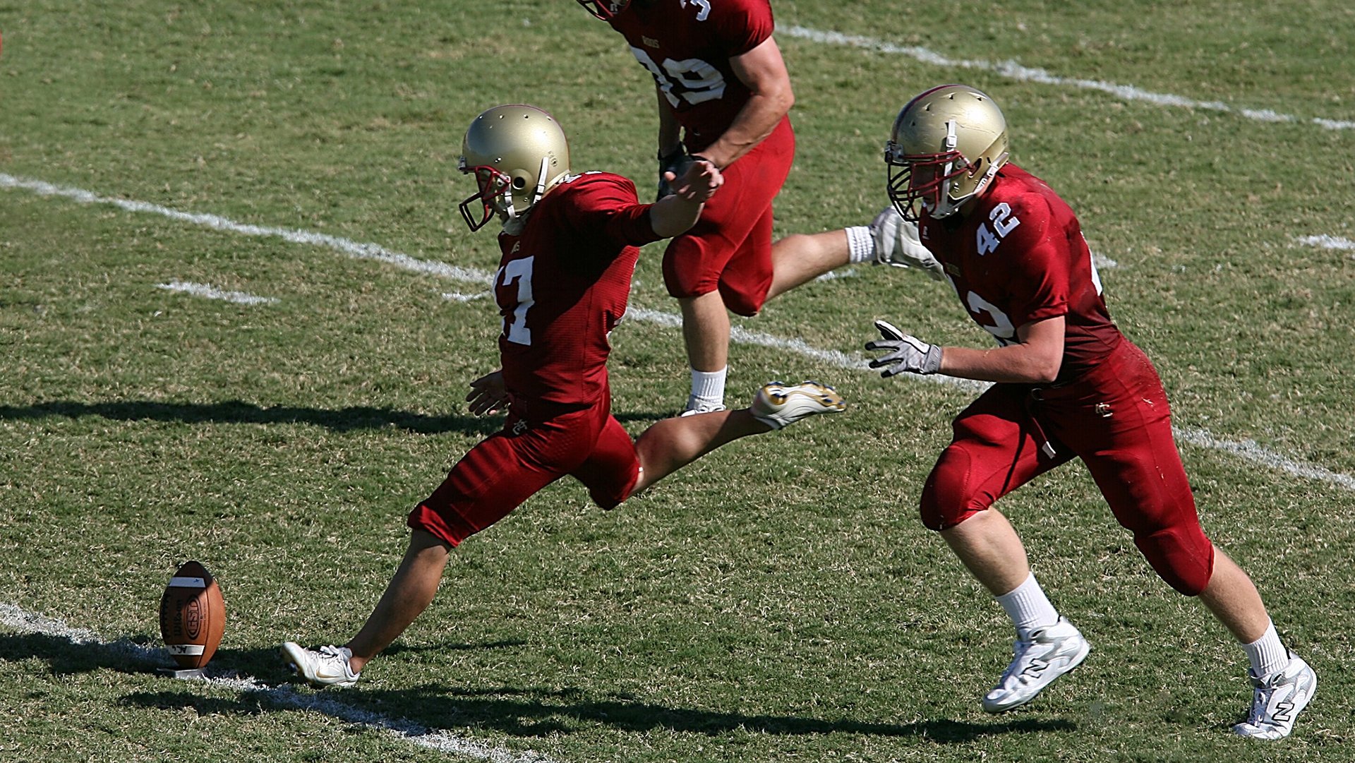 爱游戏app活动-“胡利安·门德斯的坚韧精神与精湛技巧，助力阿根廷美洲狮队勇攀高峰”